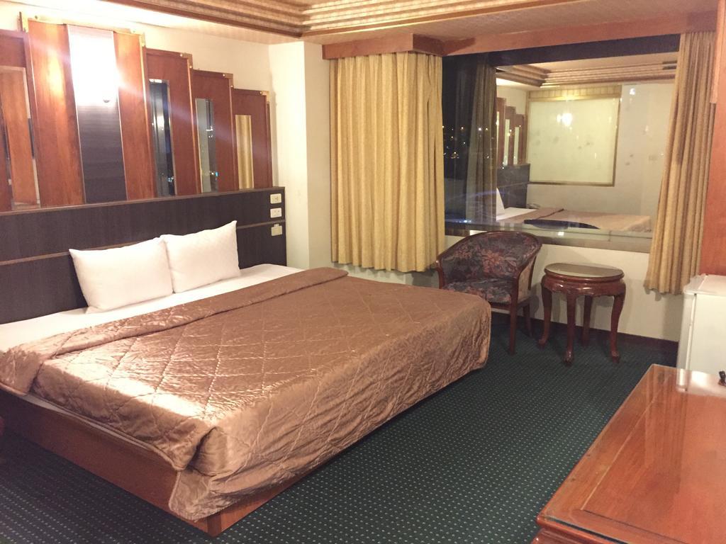 Bazhong Sentosa Hotel Kaohsiung Bagian luar foto