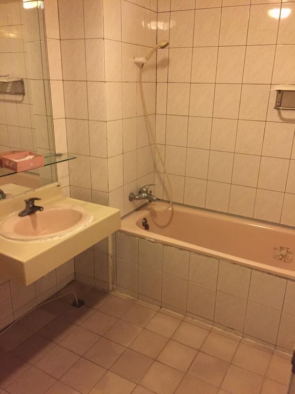 Bazhong Sentosa Hotel Kaohsiung Bagian luar foto