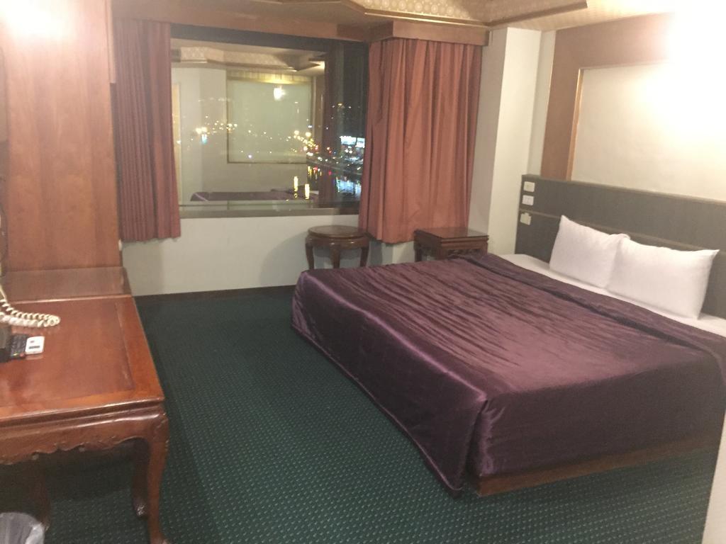 Bazhong Sentosa Hotel Kaohsiung Bagian luar foto