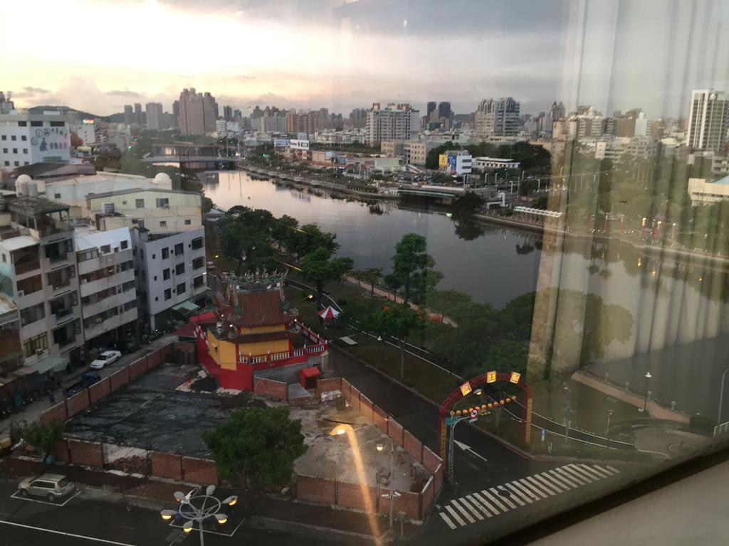 Bazhong Sentosa Hotel Kaohsiung Bagian luar foto