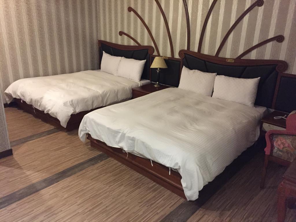 Bazhong Sentosa Hotel Kaohsiung Bagian luar foto